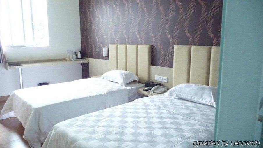 Tavernew Hotel Canton Chambre photo