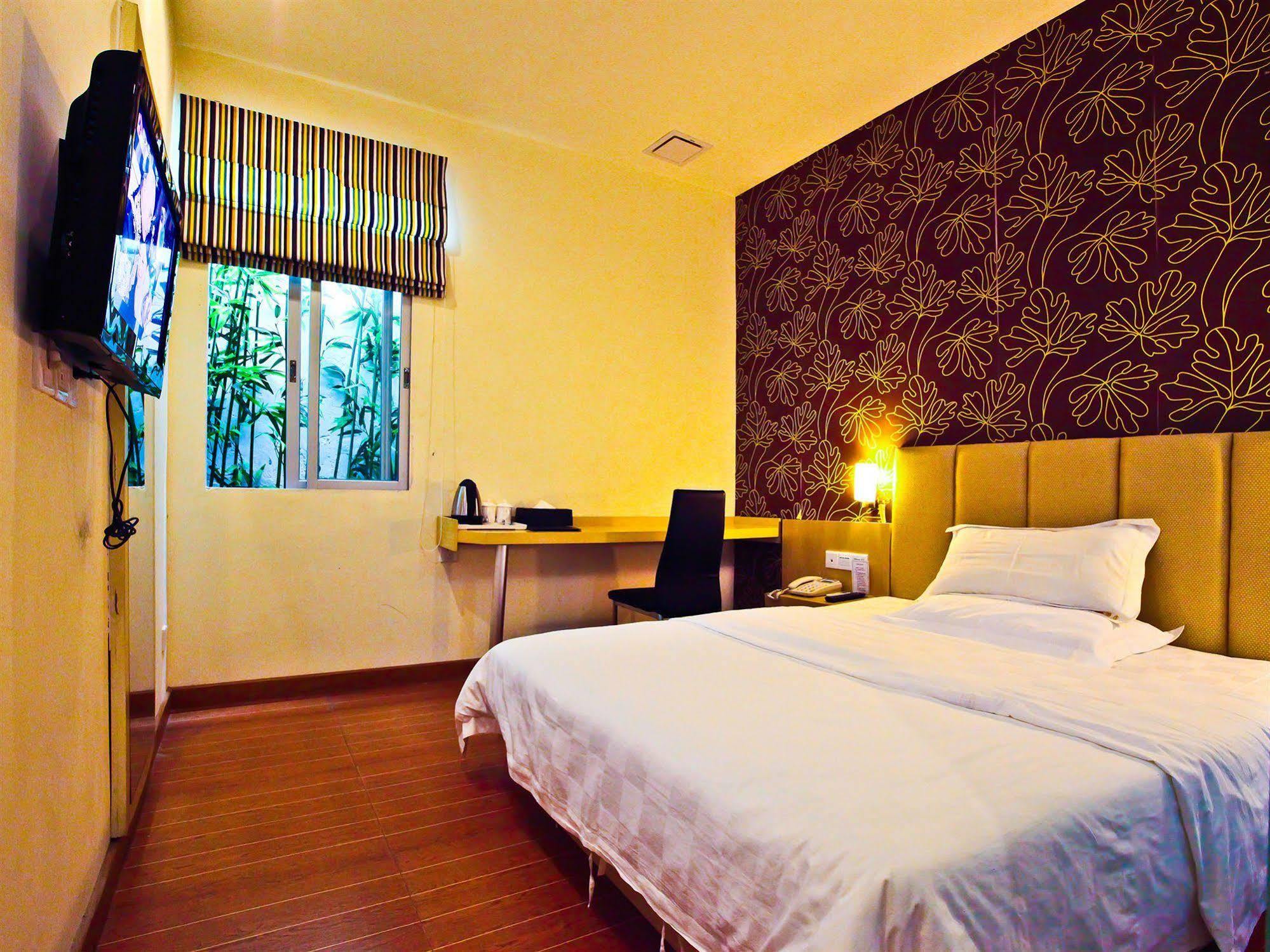 Tavernew Hotel Canton Extérieur photo