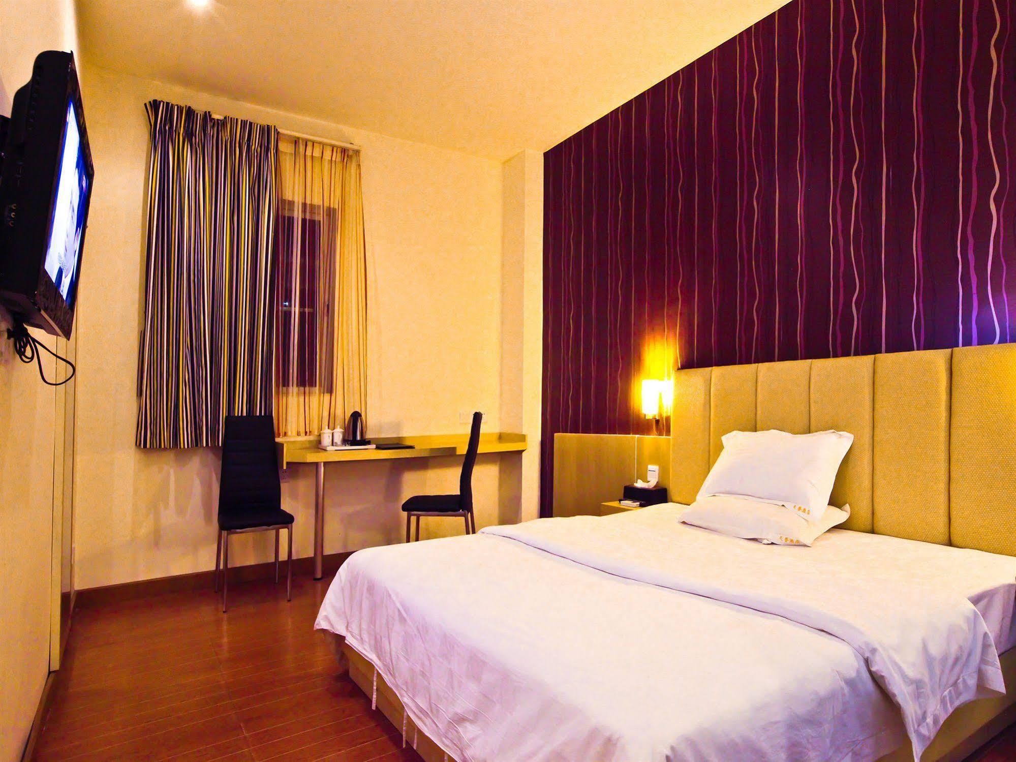 Tavernew Hotel Canton Extérieur photo