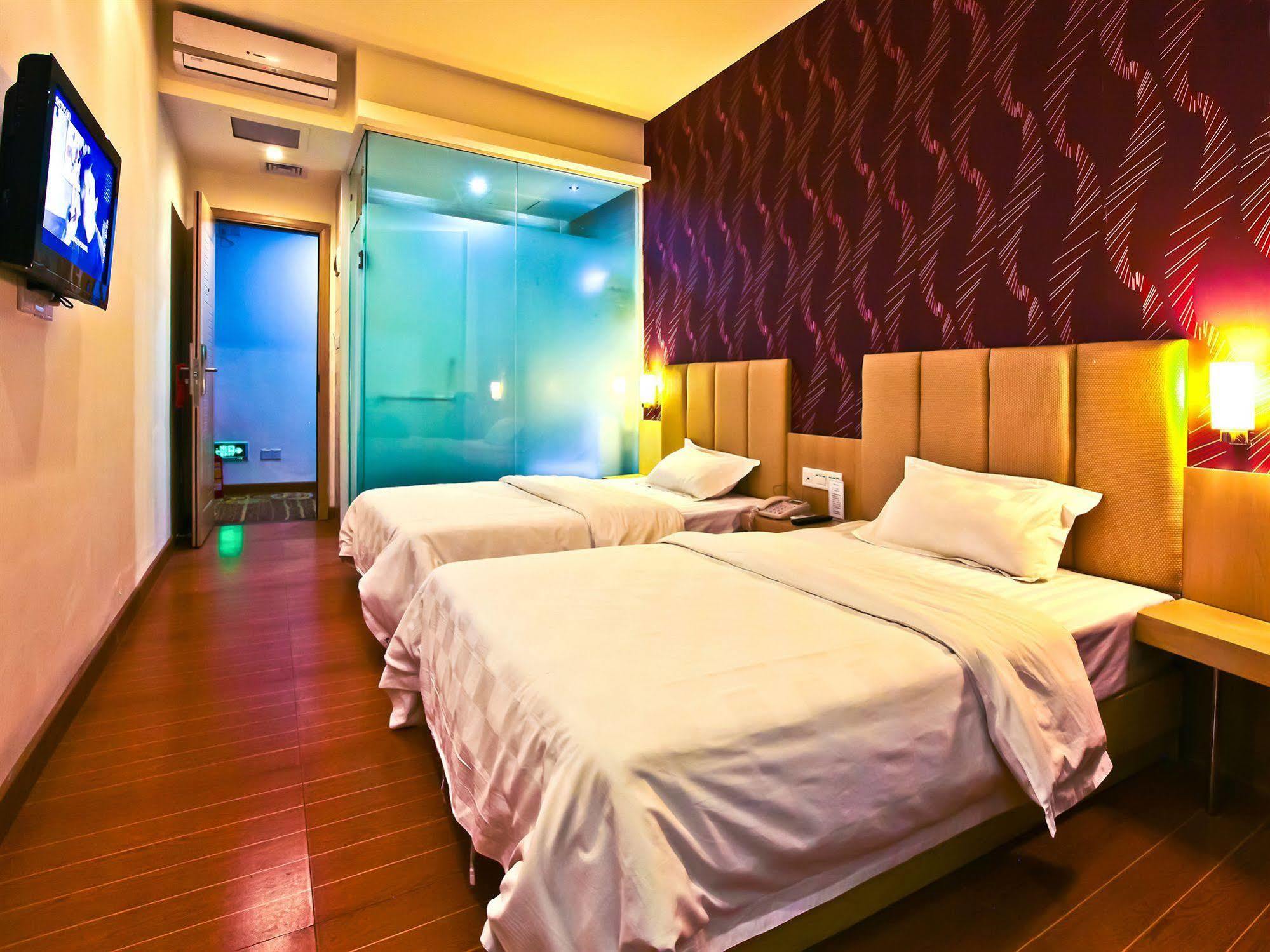 Tavernew Hotel Canton Extérieur photo