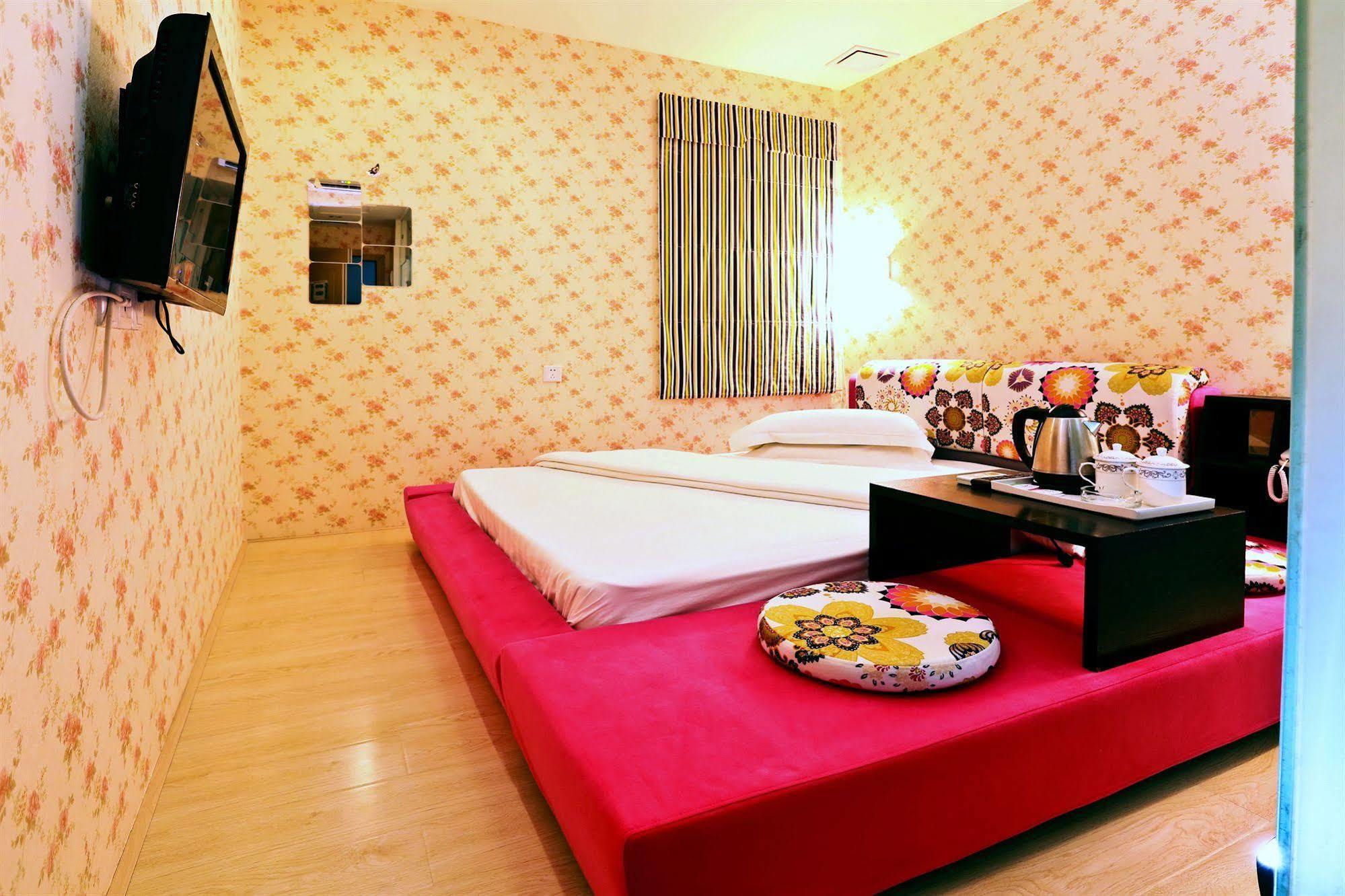 Tavernew Hotel Canton Extérieur photo