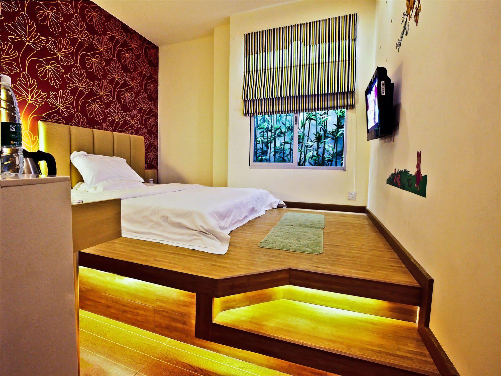 Tavernew Hotel Canton Extérieur photo