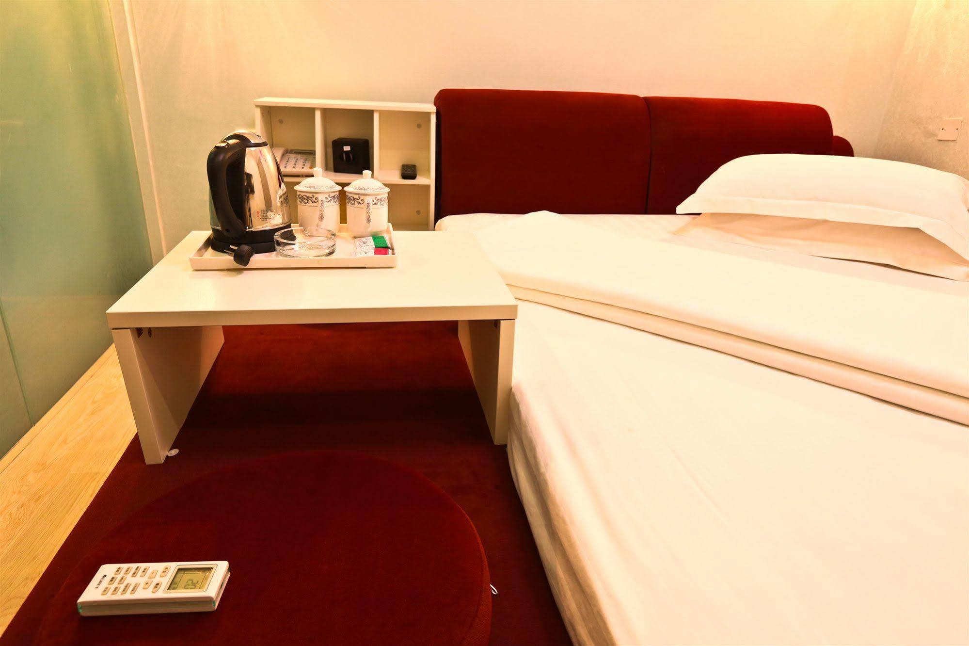 Tavernew Hotel Canton Extérieur photo