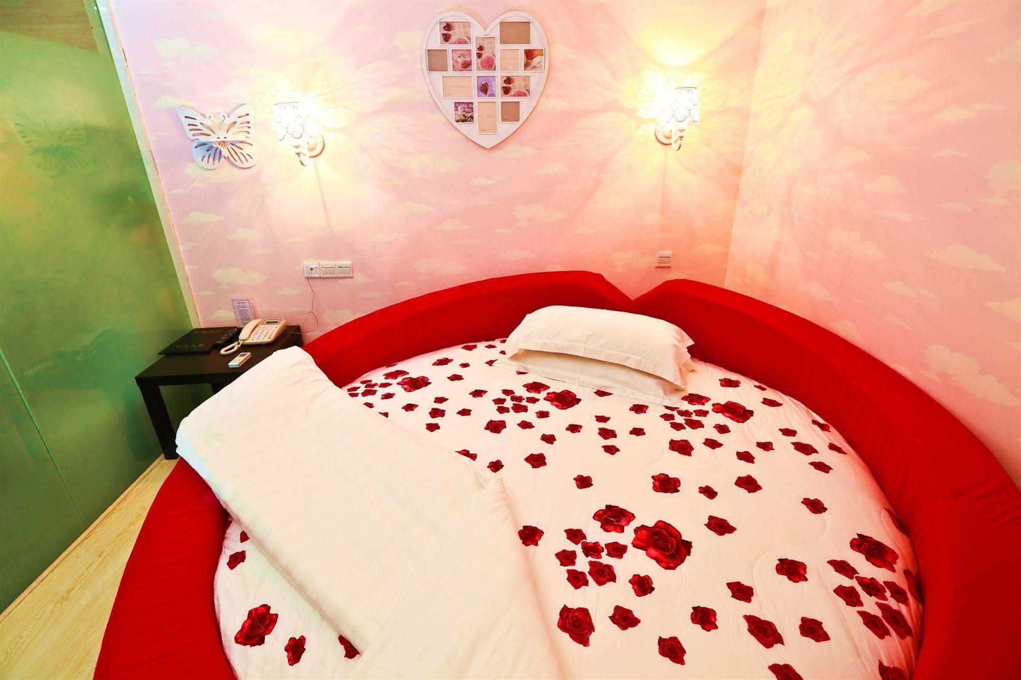 Tavernew Hotel Canton Extérieur photo
