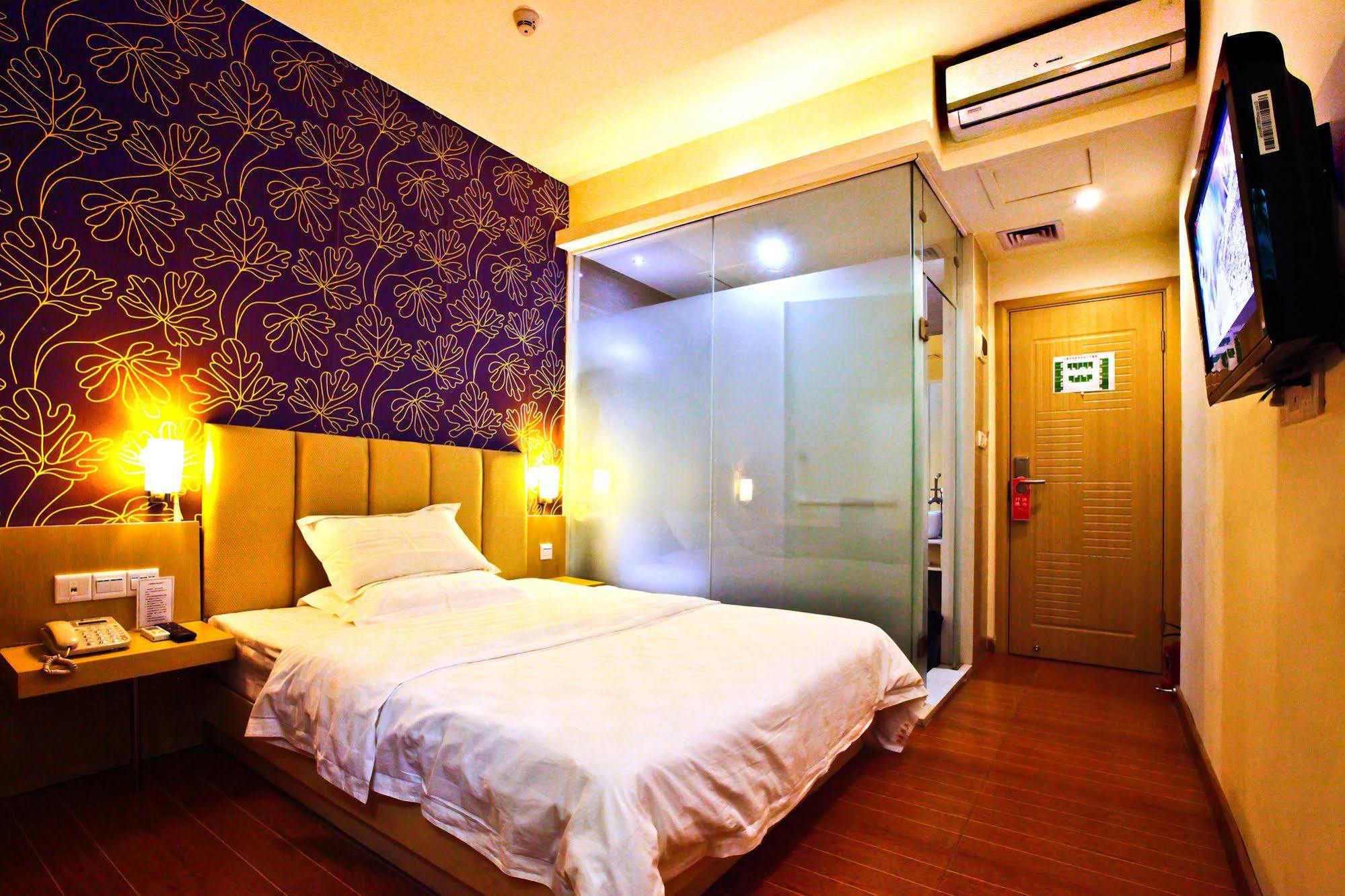 Tavernew Hotel Canton Extérieur photo