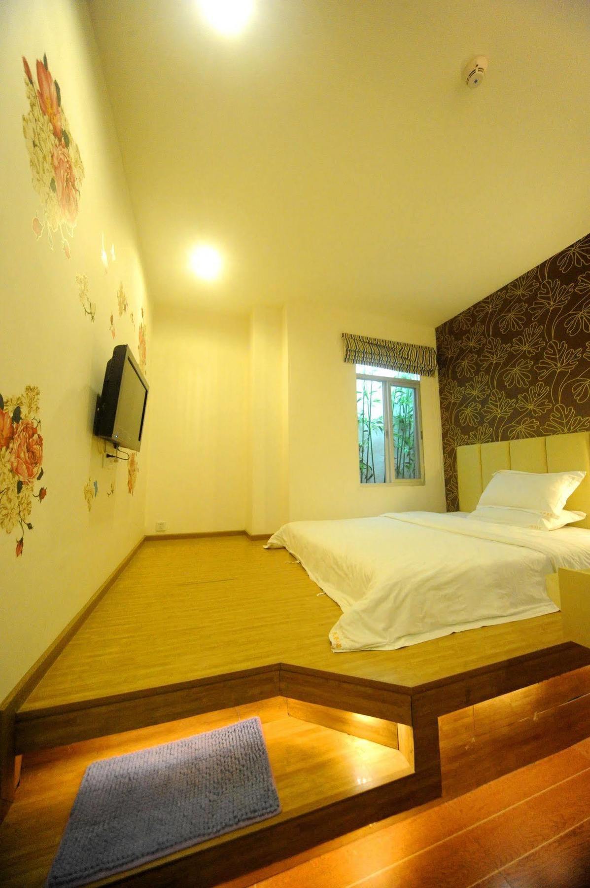 Tavernew Hotel Canton Extérieur photo
