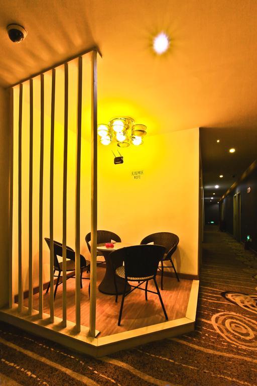 Tavernew Hotel Canton Extérieur photo